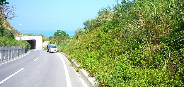 沖縄売買不動産 土地「南城市知念字山里」の写真1。前面道路はきれいに整備された土地。国道331号線からも近く、沖縄南部の様々な海やビーチへ繰り出すことが出来ることでしょう。。
